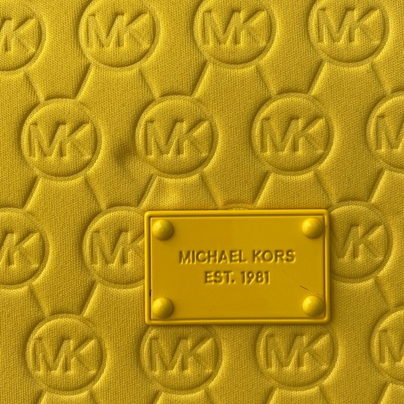 MK Michael Kors Neoprene iPad Tablet Sleeve Case Cover Yelow Embossed 8x10 - Picture 2 of 7